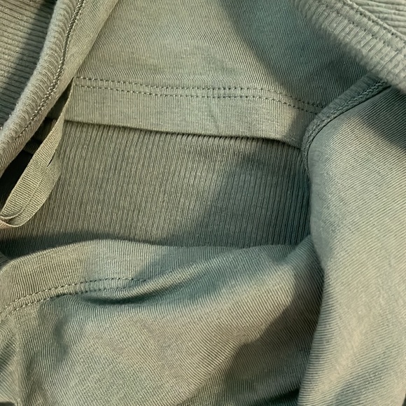 Victoria’s Secret PINK green one sleeve rubbed crop Large - Picture 4 of 5